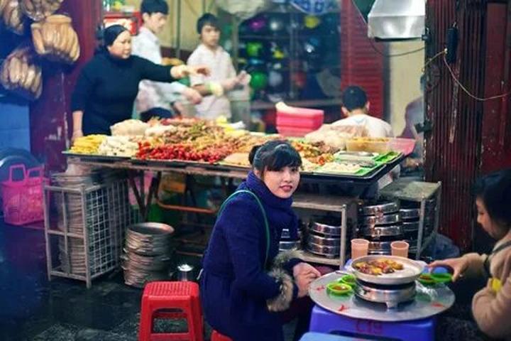 Hotspot Matrix: Biến Phương Oanh diện set đồ 50 thành cơ hội marketing đột phá_phim cắt